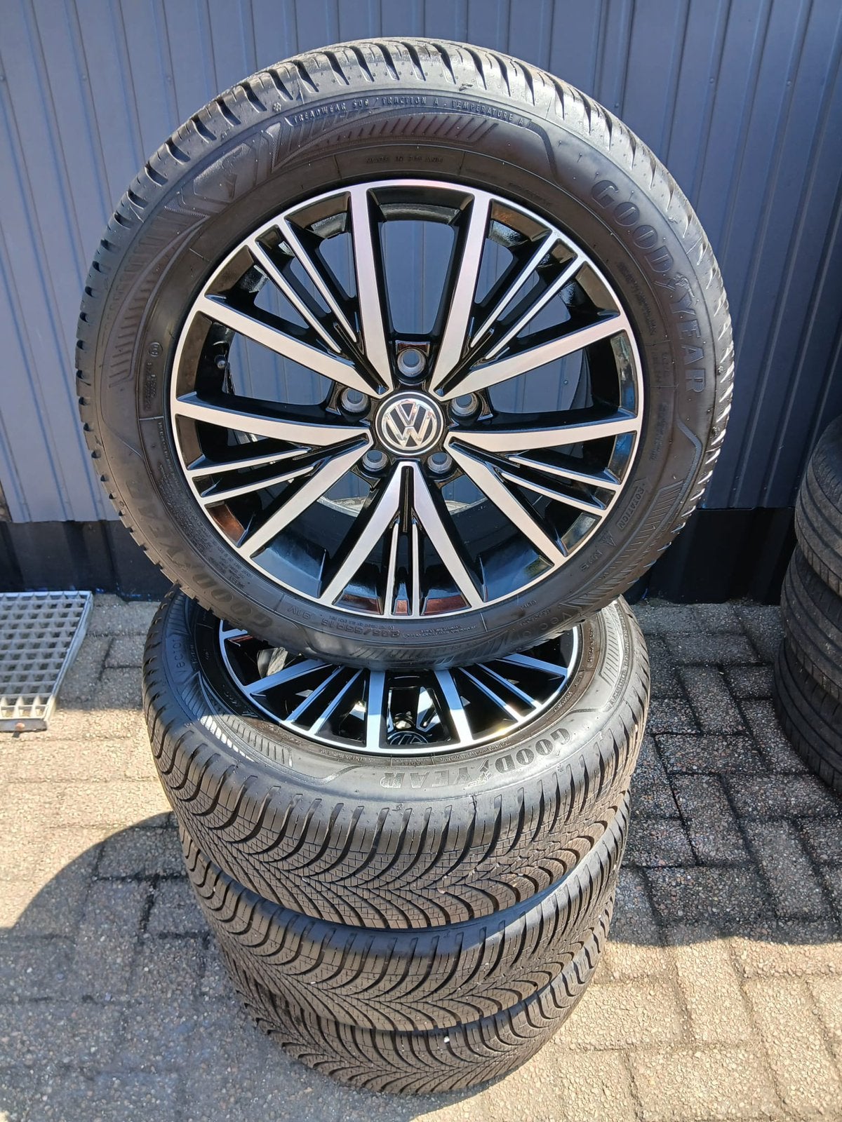 Volkswagen golf 7 velgen set + banden 205-55-16, Auto-onderdelen, Banden en Velgen, Ophalen, 16 inch, 205 mm, Winterbanden