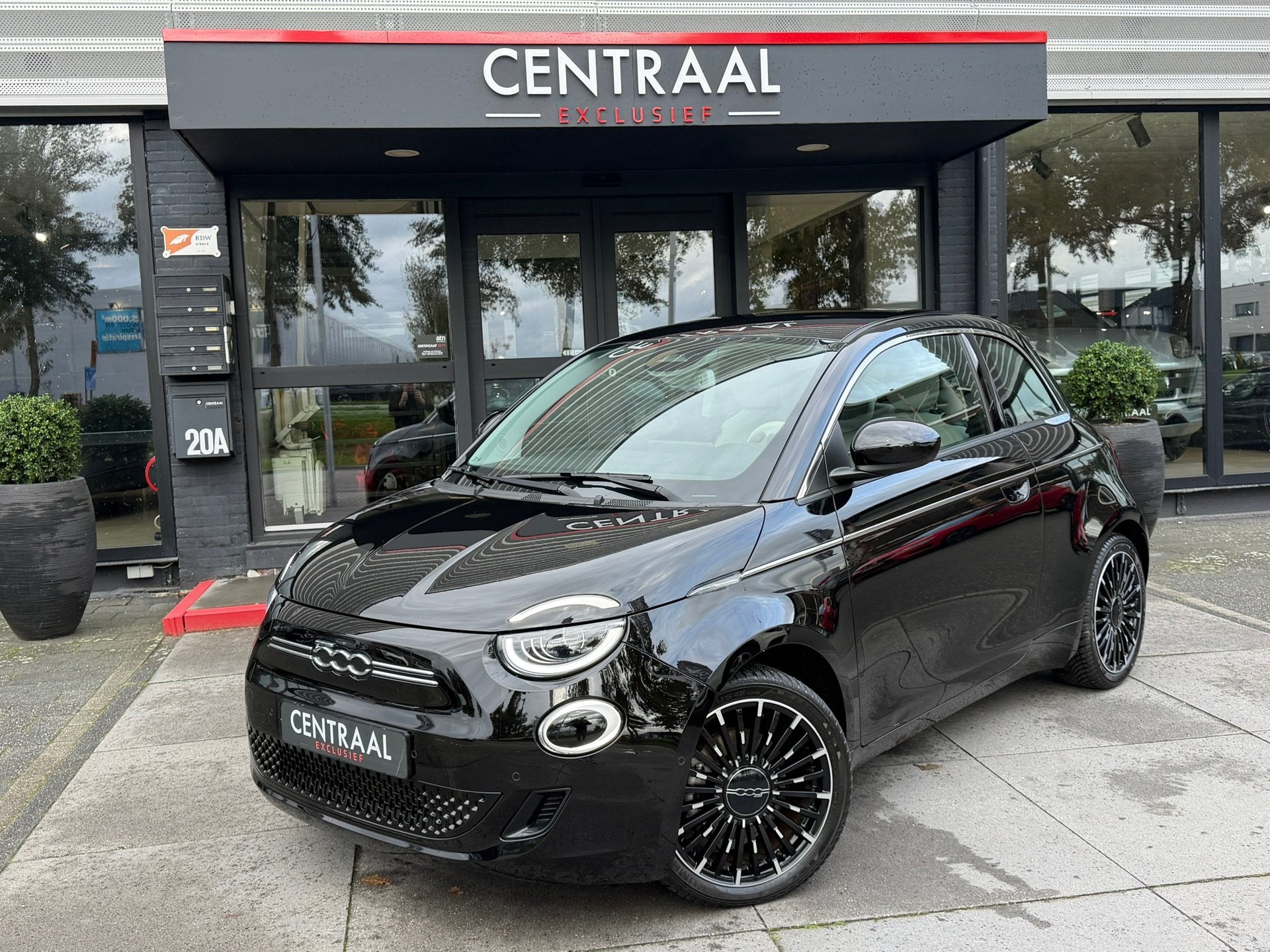 Fiat 500 3+1 La Prima 42 kWh Carplay|Camera|118PK|BTW|Cruise, Auto's, Gebruikt, 4 stoelen, Leder en Stof, Zwart
