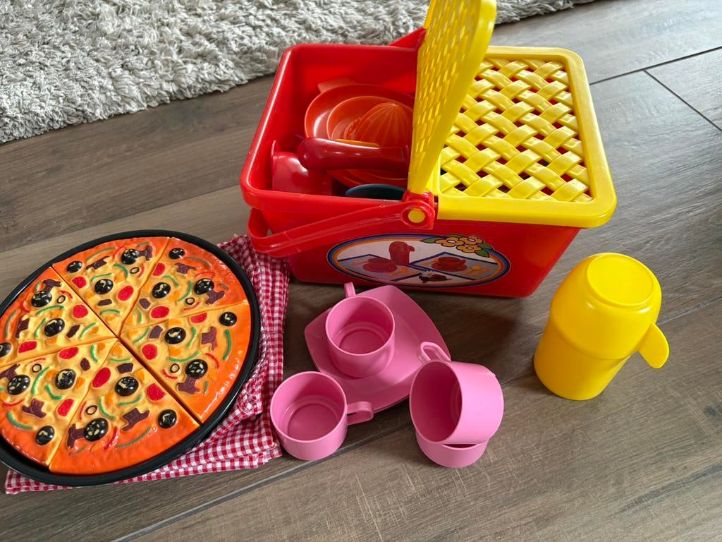 Picknickmand met kleed en veel speelgoed kinderen, Ophalen of Verzenden, Zo goed als nieuw, Kunststof