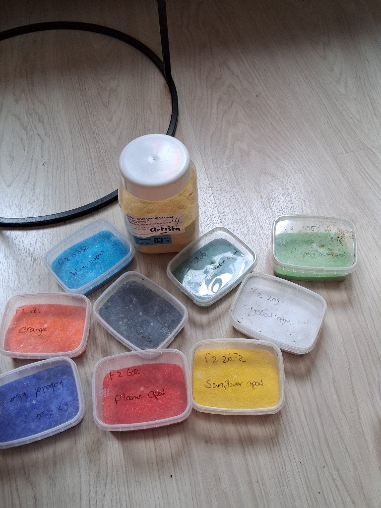 Glasfritten en mozaikstukjes coe 90, Ophalen