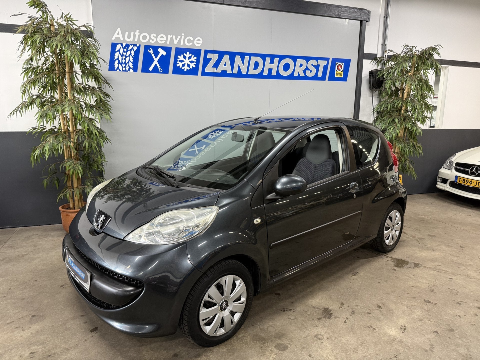 Peugeot 107 1.0-12V XS Urban Move // APK tot 22-07-2027!, Gebruikt, 4 stoelen, 68 pk, Bedrijf