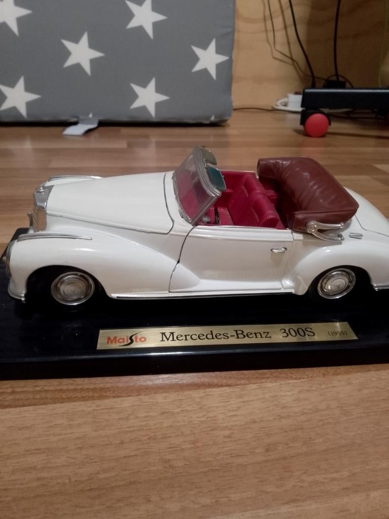 Mercedes Benz 300s schaal model, Hobby en Vrije tijd, Modelauto's | 1:18, Ophalen of Verzenden, Zo goed als nieuw, Auto, Overige merken