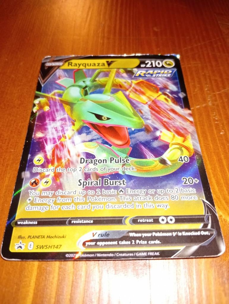 Pokemon kaart Rayquaza V swsh147, Ophalen of Verzenden, Gebruikt