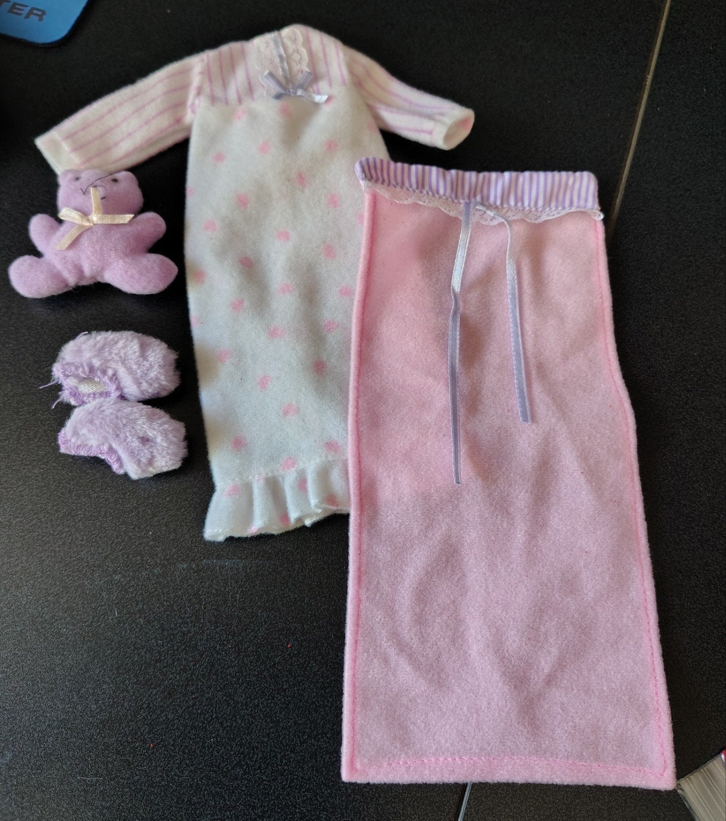 bedtime barbie kleding set 1994, Ophalen of Verzenden, Zo goed als nieuw, Kleertjes