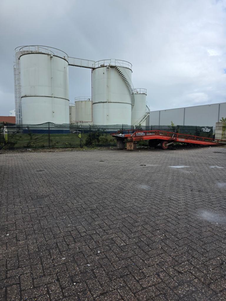 Magazijn / opslagruimte / bedrijfsterrein te huur in Lelysta, Koop, Bedrijfsruimte