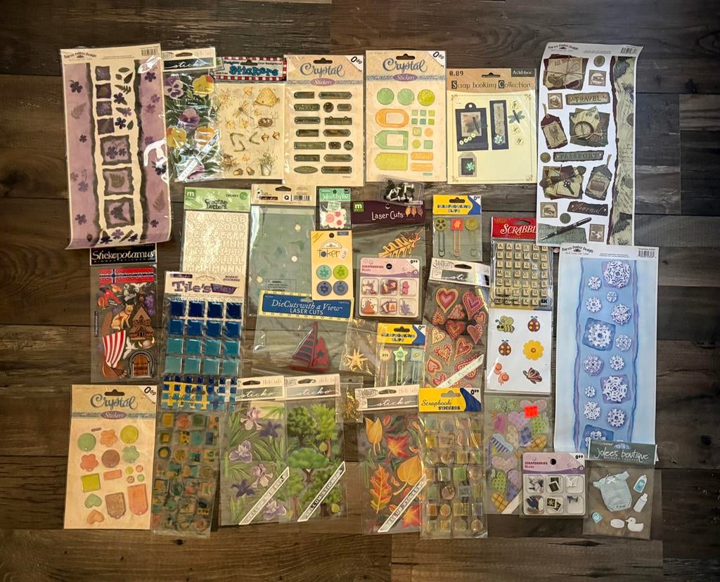 Ruim 30 scrapbooking stickers en embellishments, Ophalen of Verzenden, Nieuw, Versiering of Embellishment, Overige merken