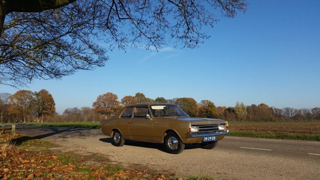 Opel Rekord 1.7, Auto's, Achterwielaandrijving, Overige modellen, 4 cilinders, Beige