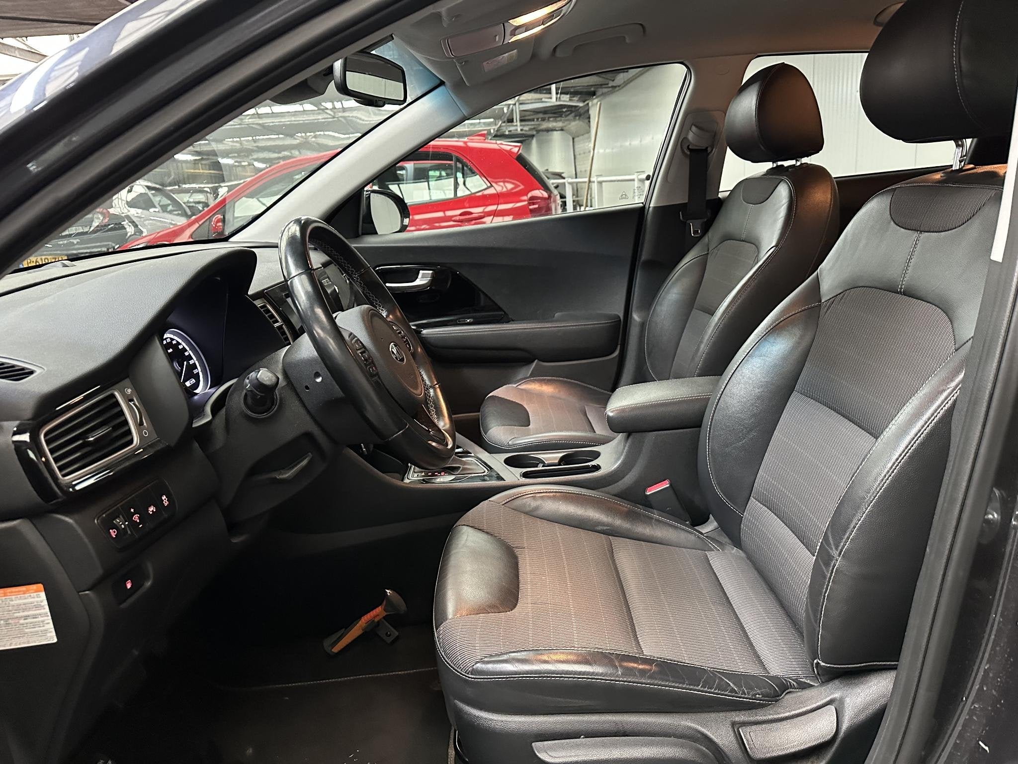 Kia Niro 1.6 GDi Hybrid First Edition, Auto's, Gebruikt, Euro 6, 2 kWh, Leder en Stof