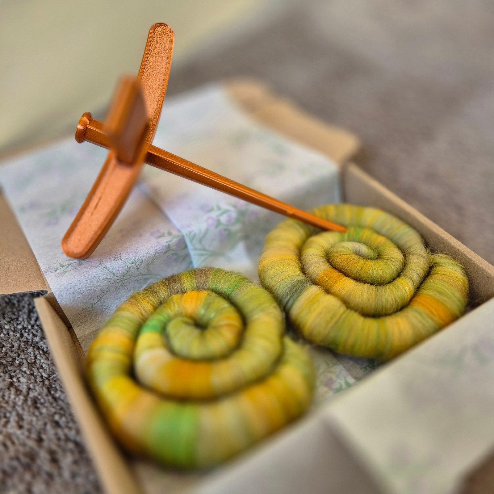 Zachte luxe rolags in geel/groen met spintol en zijde, Hobby en Vrije tijd, Ophalen of Verzenden, Nieuw, Spinwol