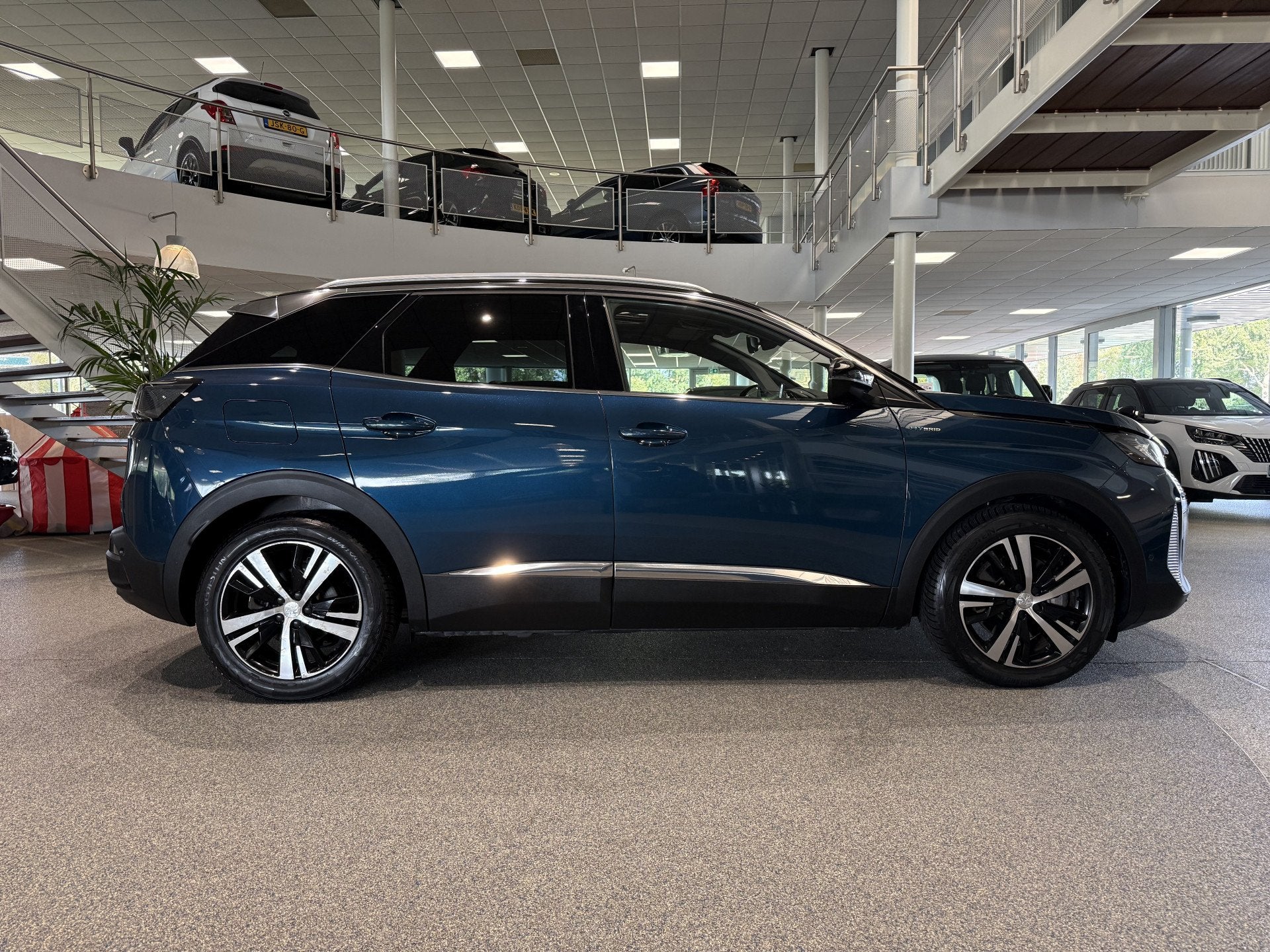 Peugeot 3008 1.6 HYbrid 225pk GT, Pano, Trekhaak, FOCAL audi, 12 maanden, Euro 6, 4 cilinders, Blauw