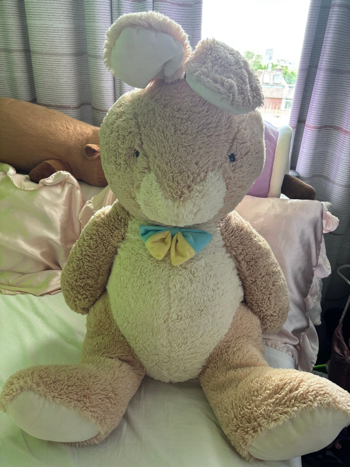 Grote knuffel konijn met strik, Konijn, Ophalen of Verzenden, Zo goed als nieuw, Middelgroot (20 tot 80 cm)