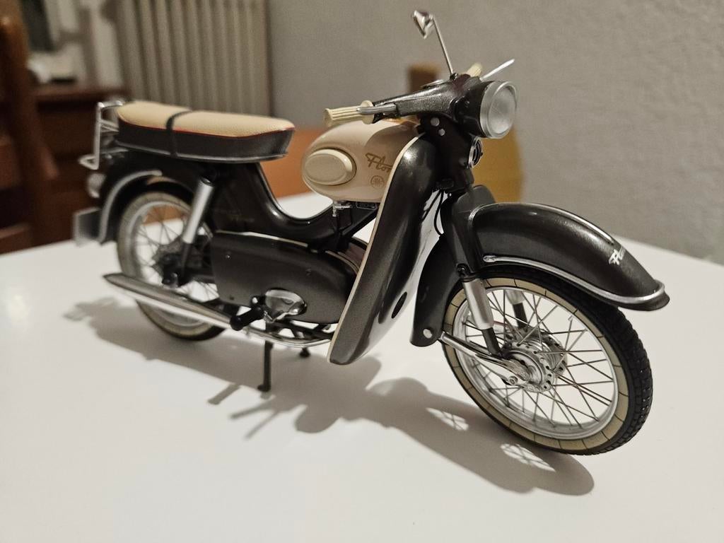 1:10 Kreidler Florett Super eitank Schuco Nieuw in doos, Hobby en Vrije tijd, Modelauto's | 1:5 tot 1:12, Ophalen, Nieuw