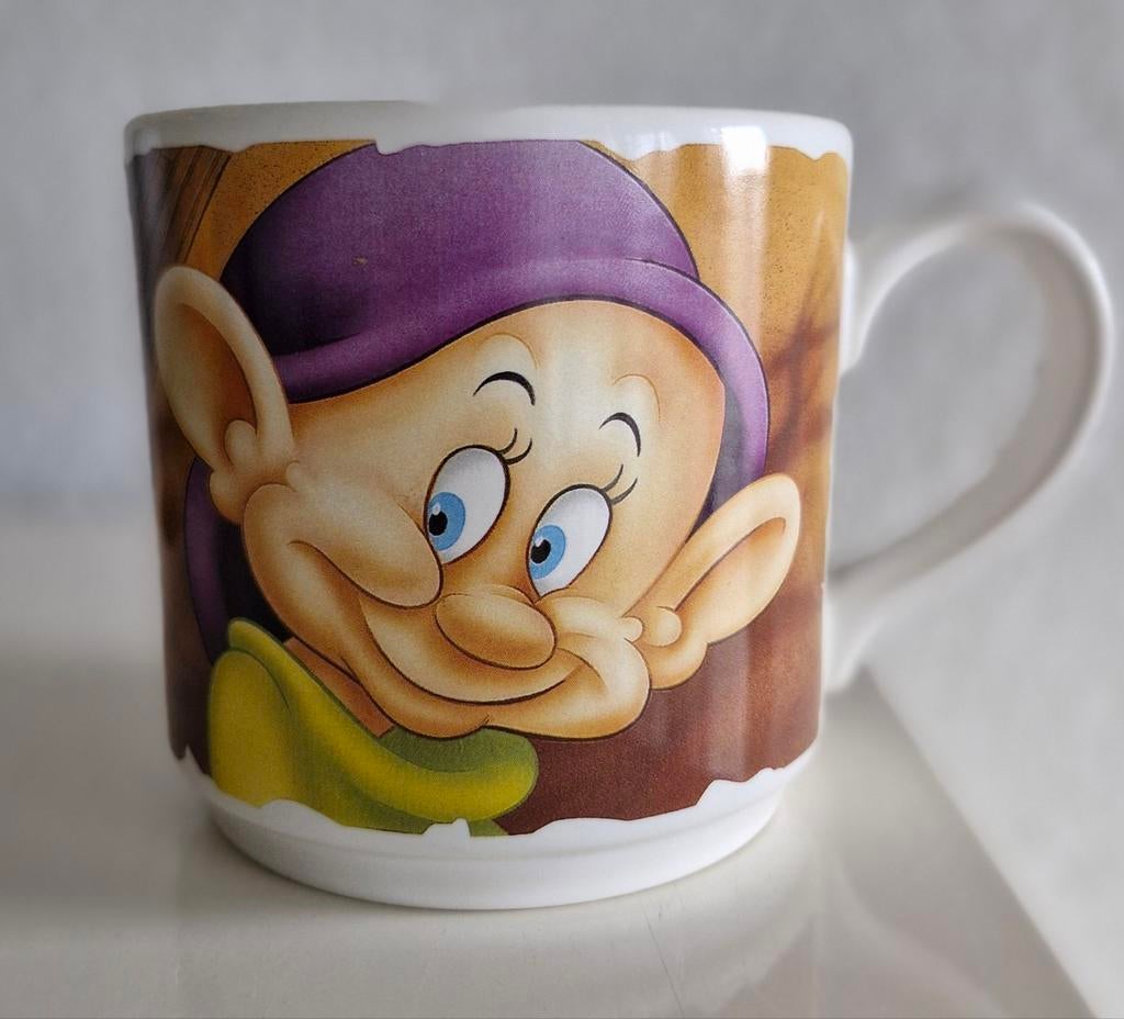 Beker Staffordshire Dopey (Sneeuwwitje en de 7 Dwergen), Ophalen of Verzenden, Zo goed als nieuw, Overige stijlen, Kop(pen) en/of Schotel(s)
