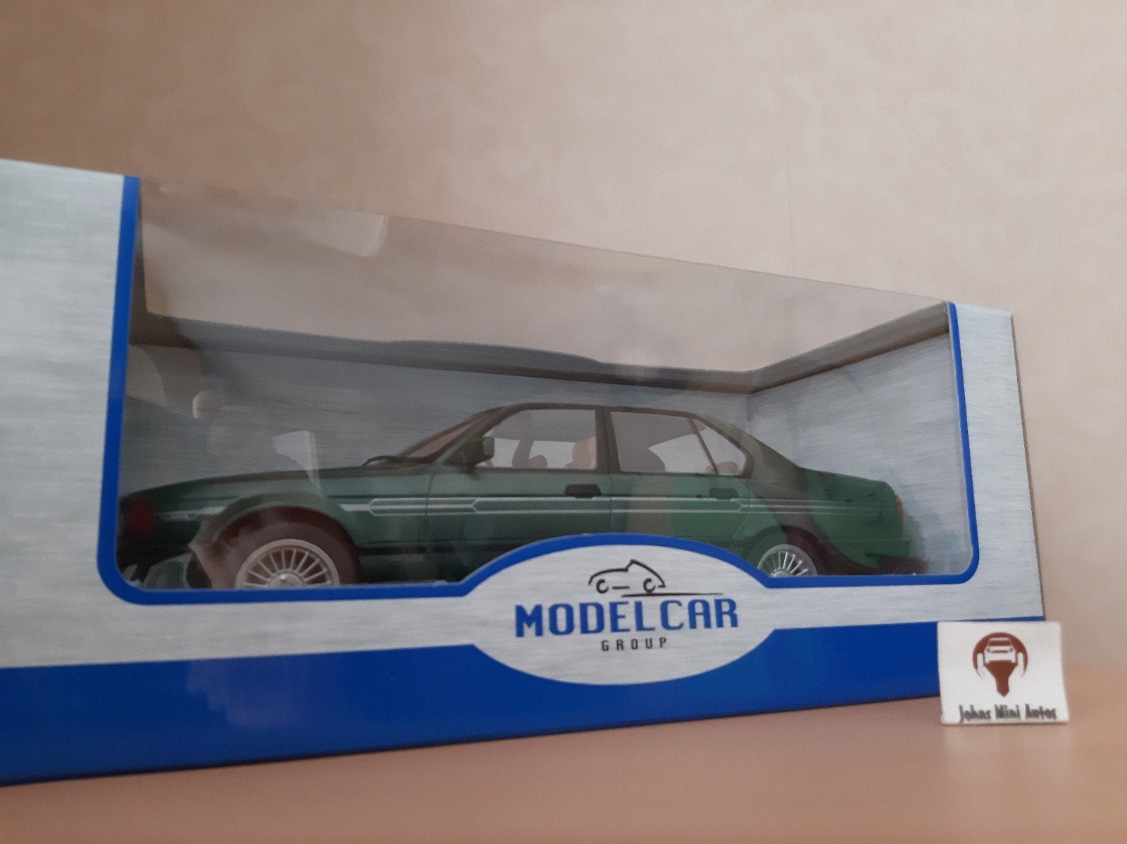 BMW-Alpina B11 3.5 1992 Donkergroen van MCG 1:18, Hobby en Vrije tijd, Modelauto's | 1:18, Overige merken, MCG, Auto, Nieuw