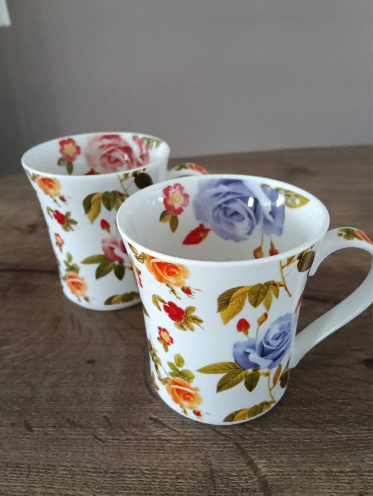 Twee gebloemde mokken, Ophalen of Verzenden, Overige stijlen