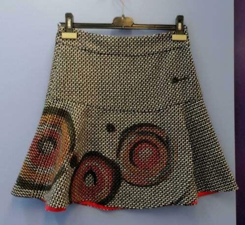 Desigual zwart / wit wollig rokje overslag met rood XS 36317, ., Zwart, Ophalen of Verzenden, Zo goed als nieuw