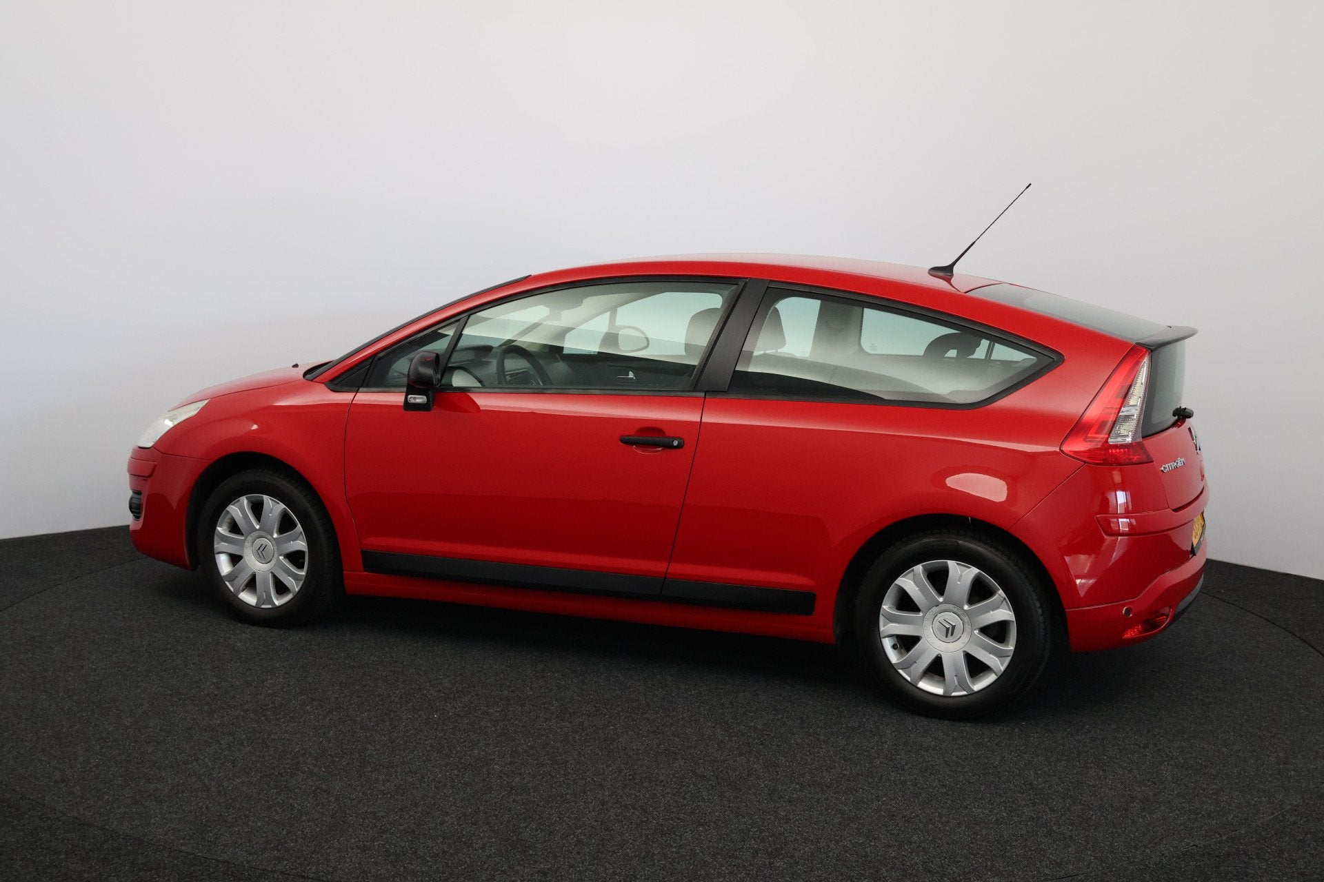 Citroën C4 Coupe 1.4 16V VTR/ APK 09-2027!/ 16'' LMV/ Navi/, Voorwielaandrijving, Stof, Zwart, 4 cilinders