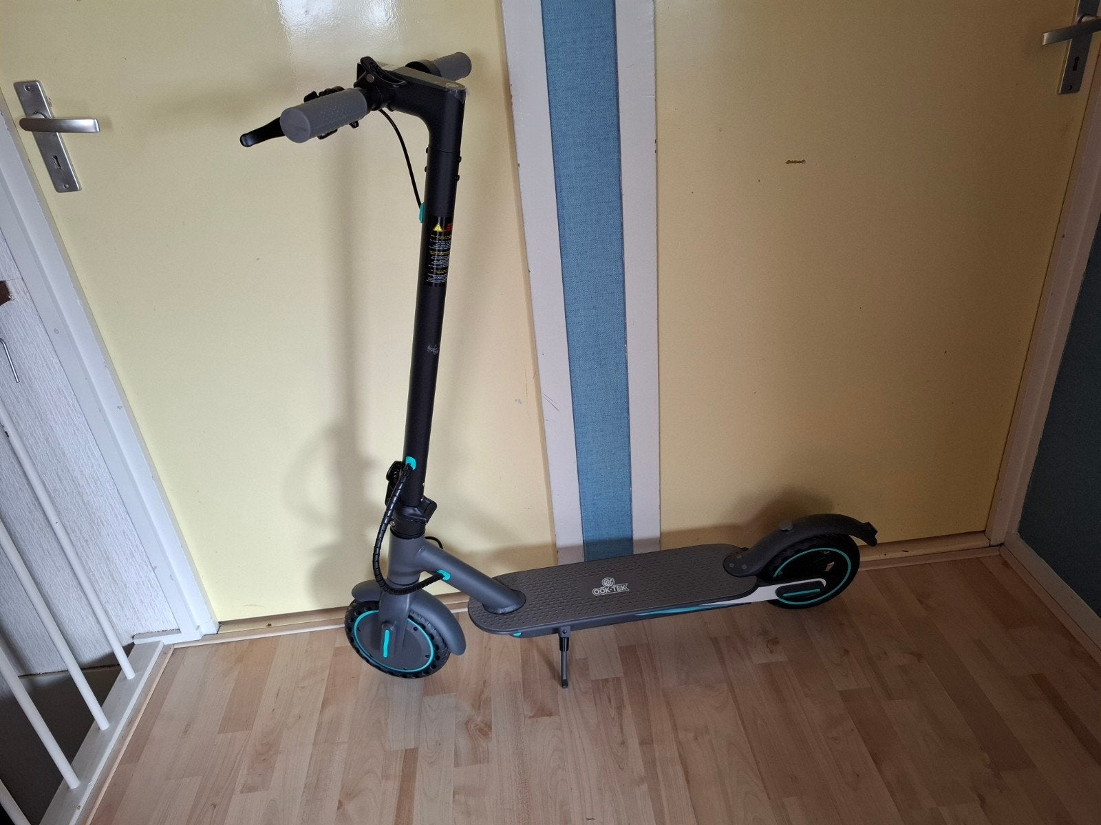 2 stuks step steps.  Ook-Tek V8 Elektrische Scooter - Nieuw, Ophalen of Verzenden, Nieuw, Elektrische step (E-scooter), Ook-Tek