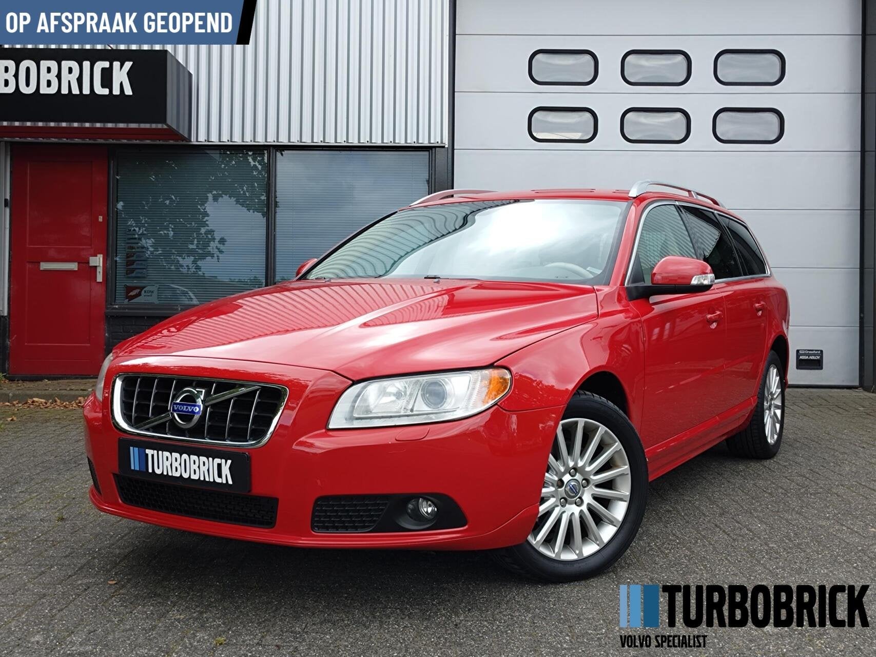 Volvo V70 1.6 T4 Summum |Leder|Trekhaak|Cruise|Xenon|Youngti, Voorwielaandrijving, 15 km/l, Gebruikt, Beige