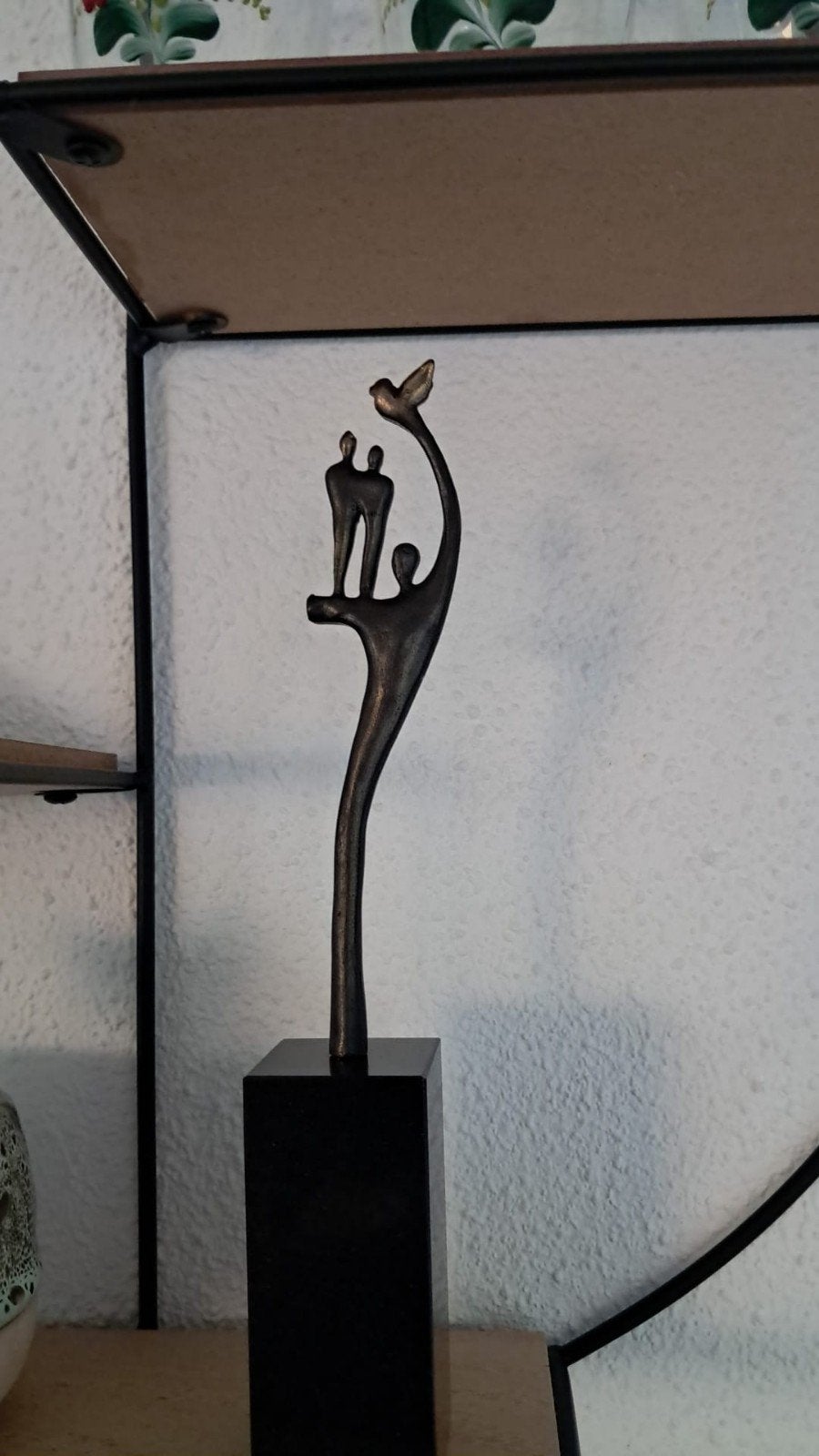 Gezocht: Deel 2 van Artihove beeldje (familie met vogel), Groep mensen, Ophalen of Verzenden, Brons, 20 - 50 cm