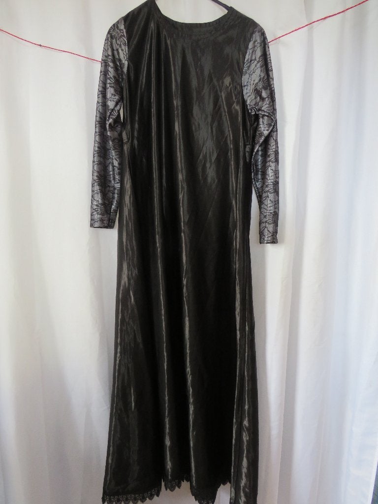 lange zwarte jurk kant mouw oksel tot oksel 47 cm mt 36-40, Kleding | Dames, Maat 38/40 (M), Zwart, Ophalen of Verzenden, Zo goed als nieuw