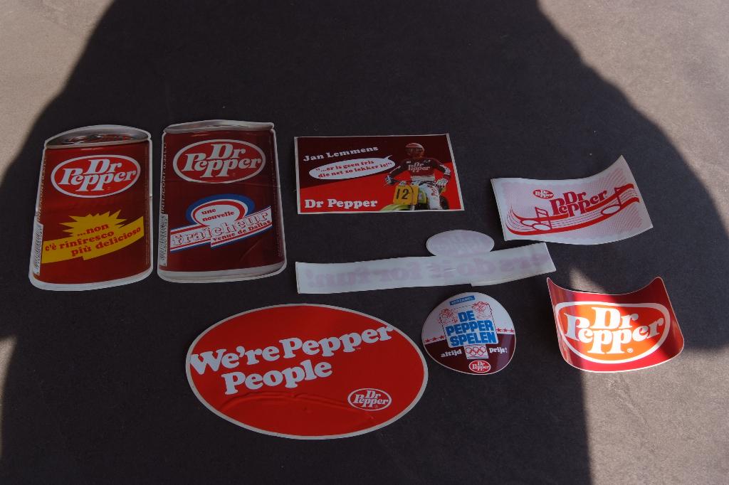 stickers dr. pepper, Ophalen of Verzenden, Zo goed als nieuw, Meerdere stickers