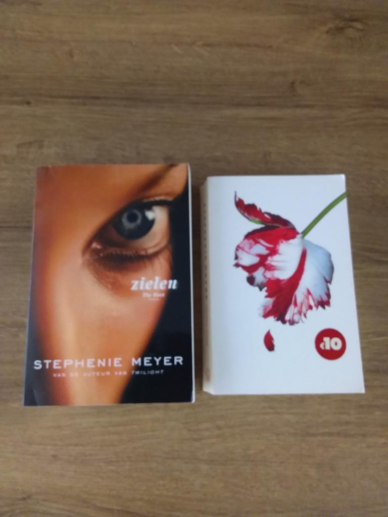 Stephenie Meyer Boeken: Nieuwe Maan & Zielen (Twilight), Boeken, Ophalen of Verzenden, Gelezen, Stephenie Meyer, Nederland