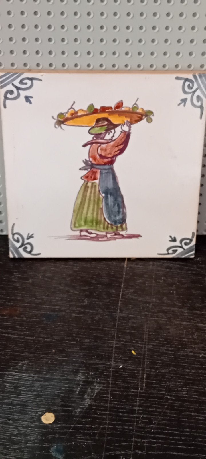 Makkum. Leuk gaaf tegeltje, Ophalen of Verzenden
