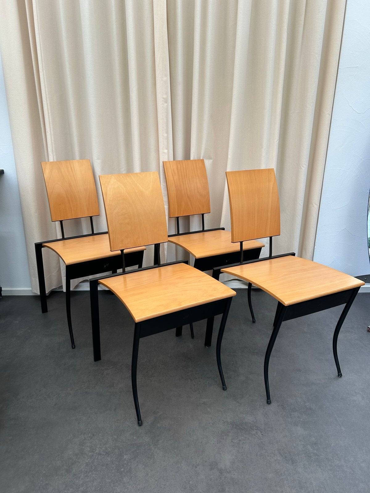 Memphis KFF stoelen  (4) uit de jaren 80  Postmodern design, Huis en Inrichting, Stoelen, Ophalen of Verzenden, Gebruikt, Hout