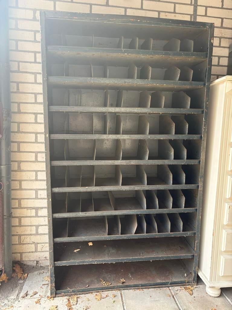 Stalen magazijnkast 153x89x32 cm met 67 vakken, Ophalen, Gebruikt