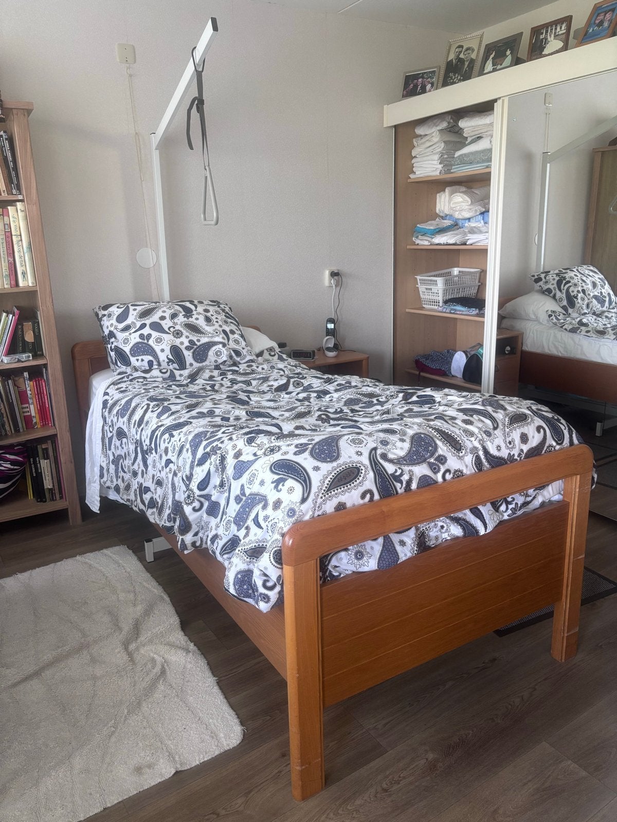 Senioren bed (inclusief papagaai), Ophalen, Eenpersoons, 210 cm, Hout