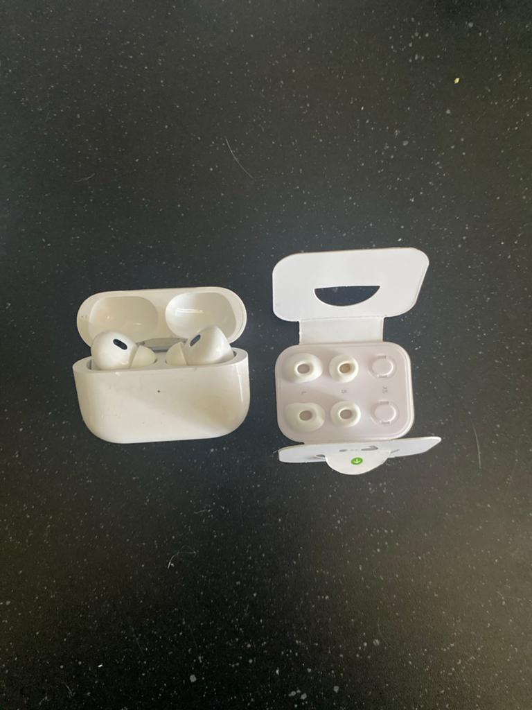 AirPods Pro 2 met alle opzetstukken en originele doos, Ophalen, Zo goed als nieuw, Overige merken, Draadloos