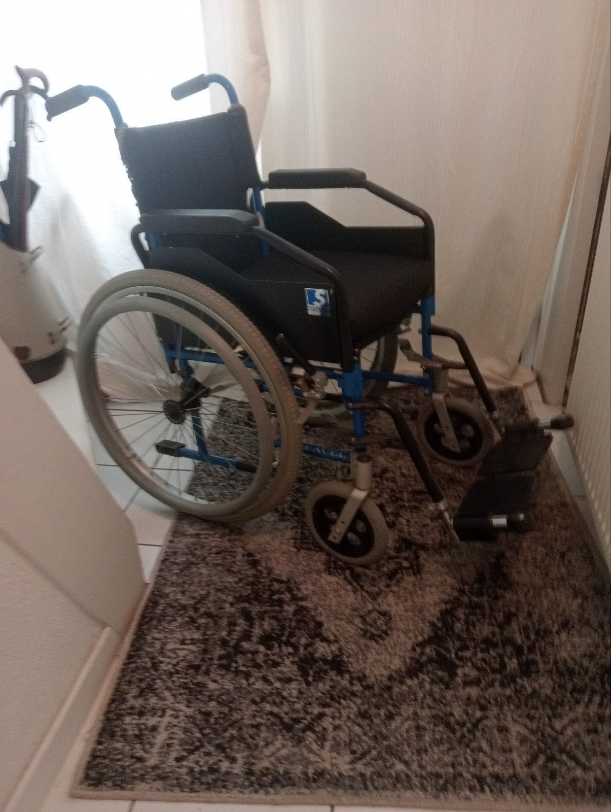 Opvouwbare rolstoel met AD-kussen., Ophalen, Inklapbaar, Gebruikt, Duwrolstoel