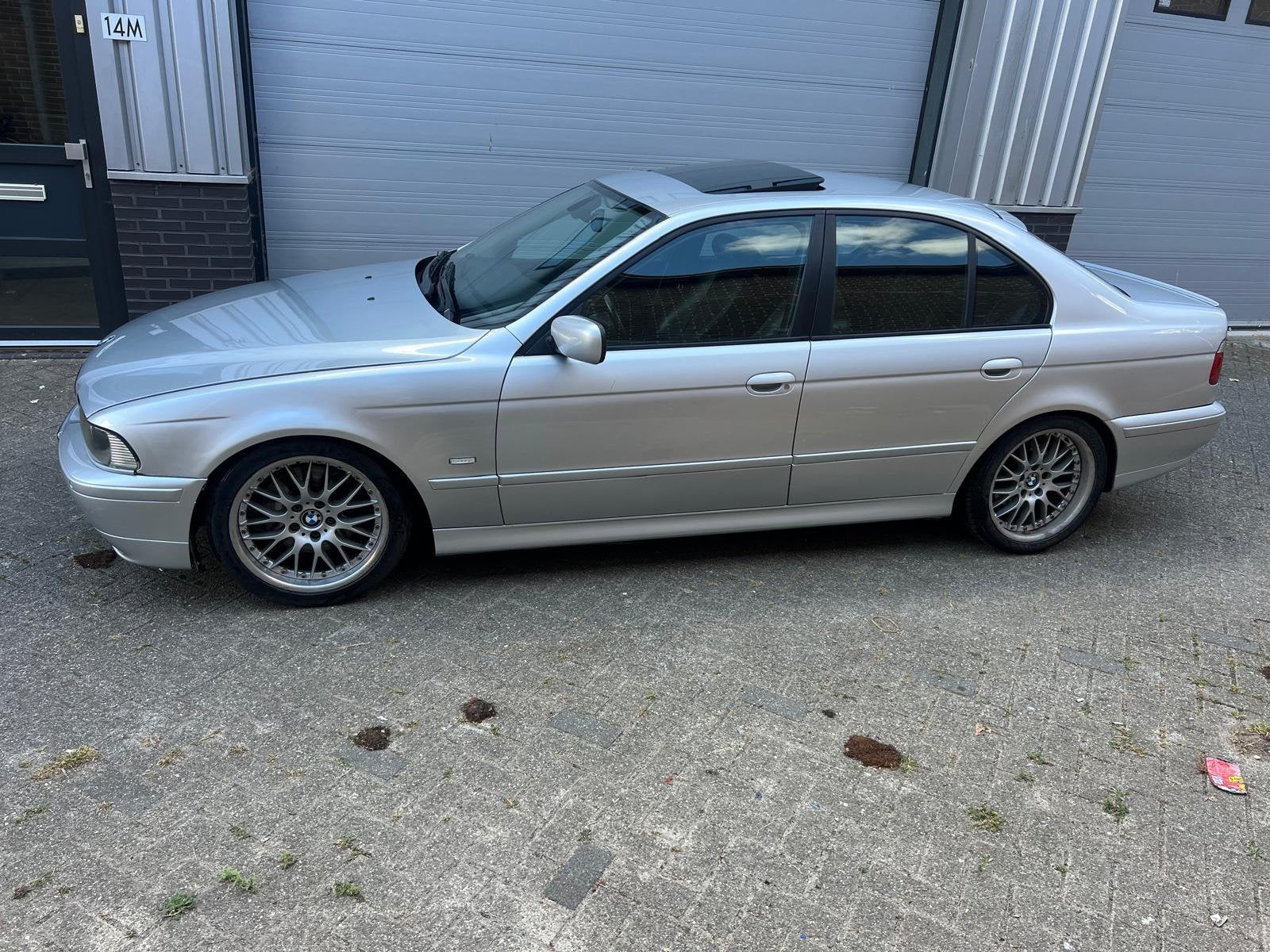 BMW 5-serie 530i! LPG! M-Pakket! AUTOMAAT! Schuifdak! Leder!, Auto's, Automaat, Dealer onderhouden, Achterwielaandrijving, Gebruikt