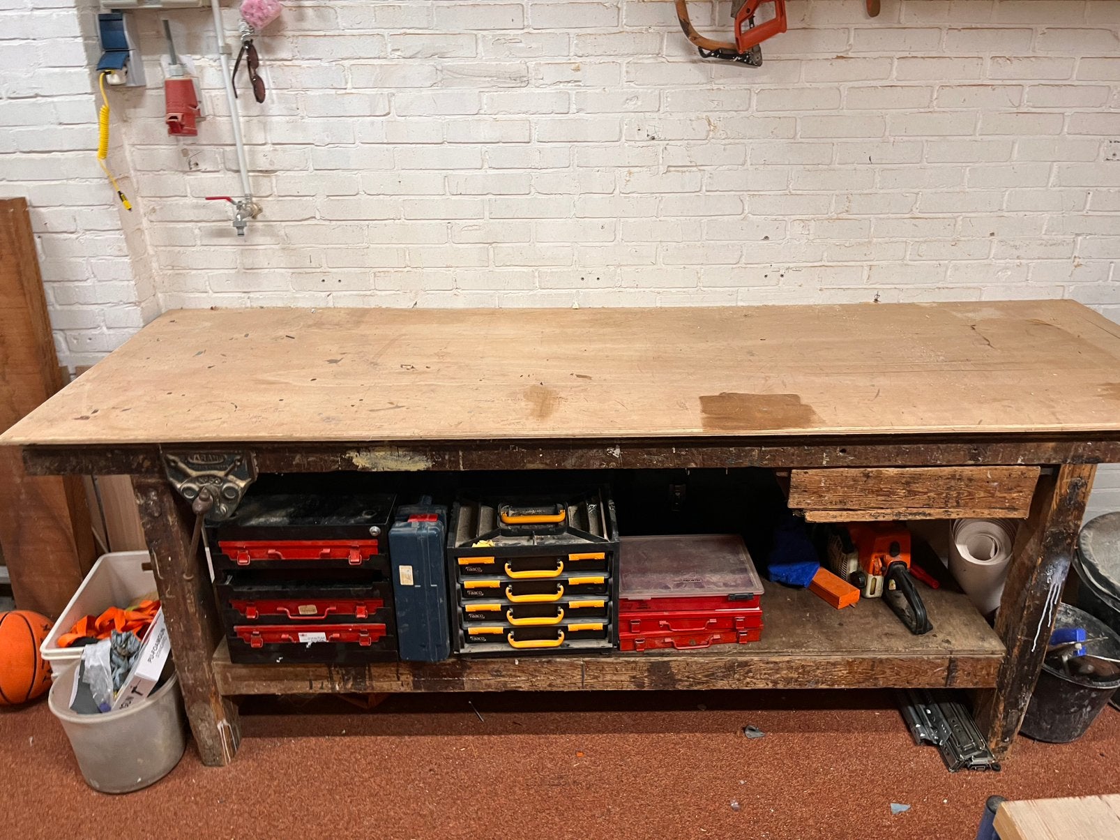 Zware massief houten werkbank 250 cm, Doe-het-zelf en Verbouw, Werkbanken, Ophalen, Zo goed als nieuw, 170 cm of meer, Bankschroef