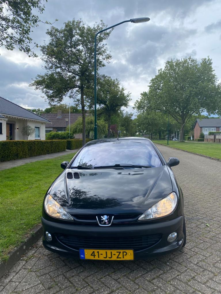 Peugeot 206 2.0 16V CC 2002 Zwart, 136 pk, 4 cilinders, Cabriolet, 4 stoelen
