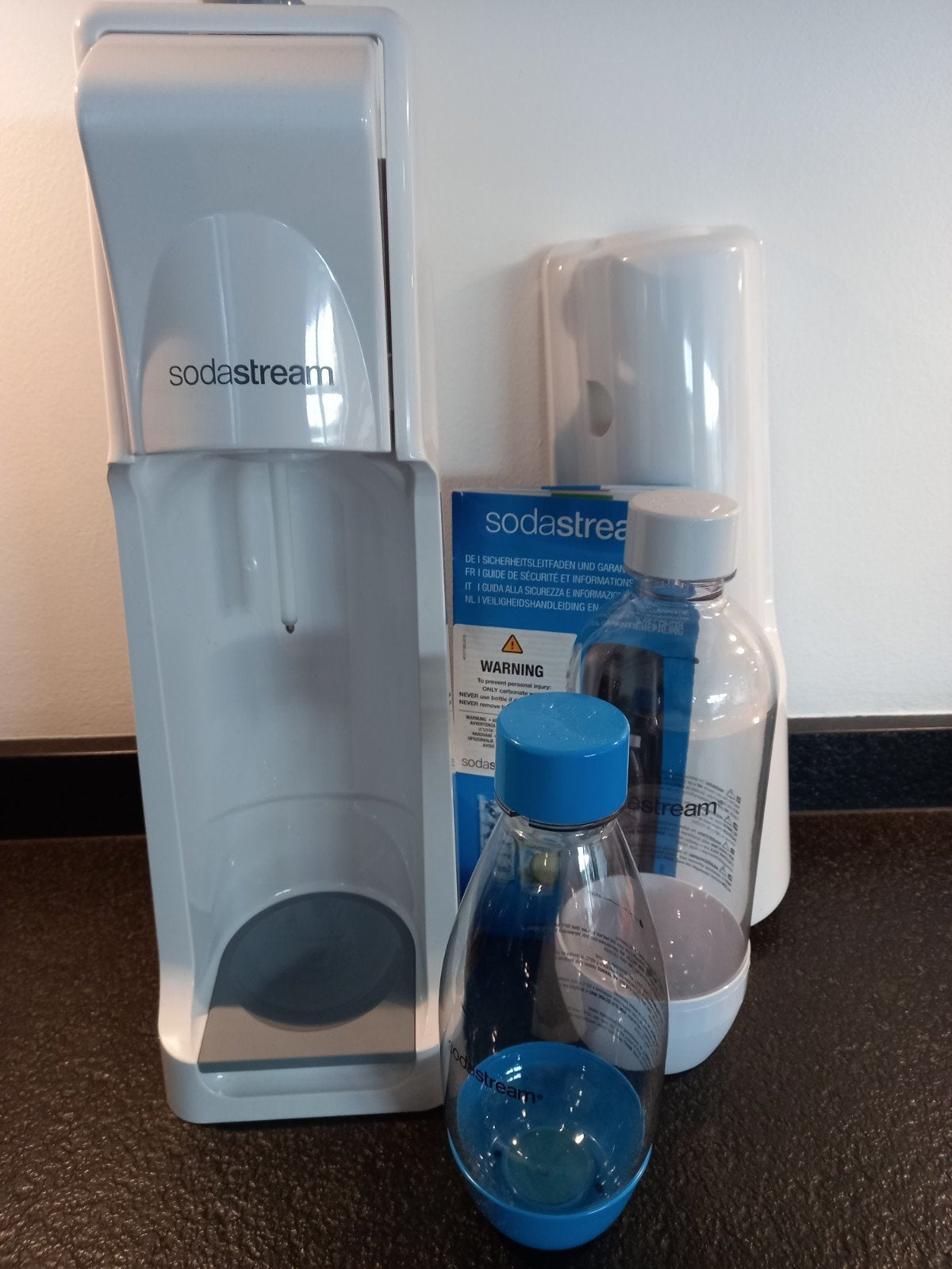 Sodastream met CO2-fles en 2 flessen, Ophalen of Verzenden, Nieuw