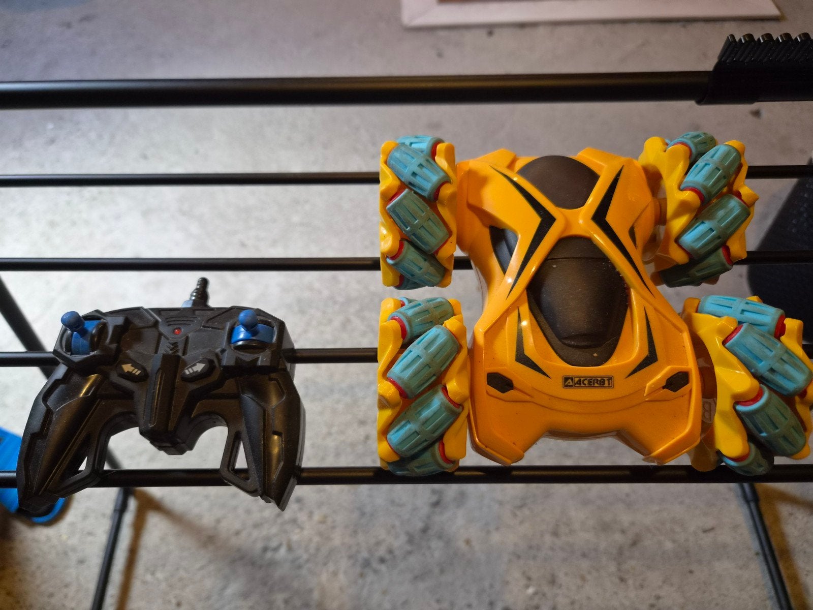 RC Stunt Auto met Afstandsbediening - Geel, Gebruikt, Auto offroad, Overige schalen, Ophalen