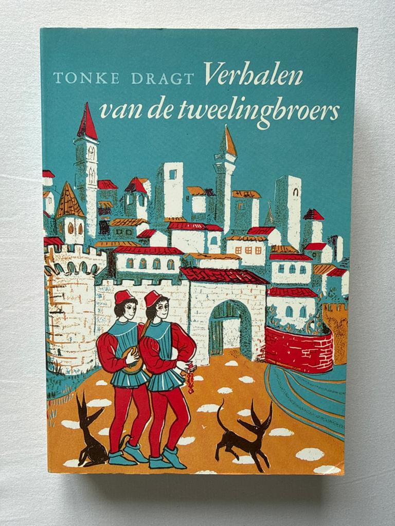 Verhalen van de tweelingbroers - Tonke Dragt, Boeken, Romans, Gelezen, Nederland, Ophalen of Verzenden