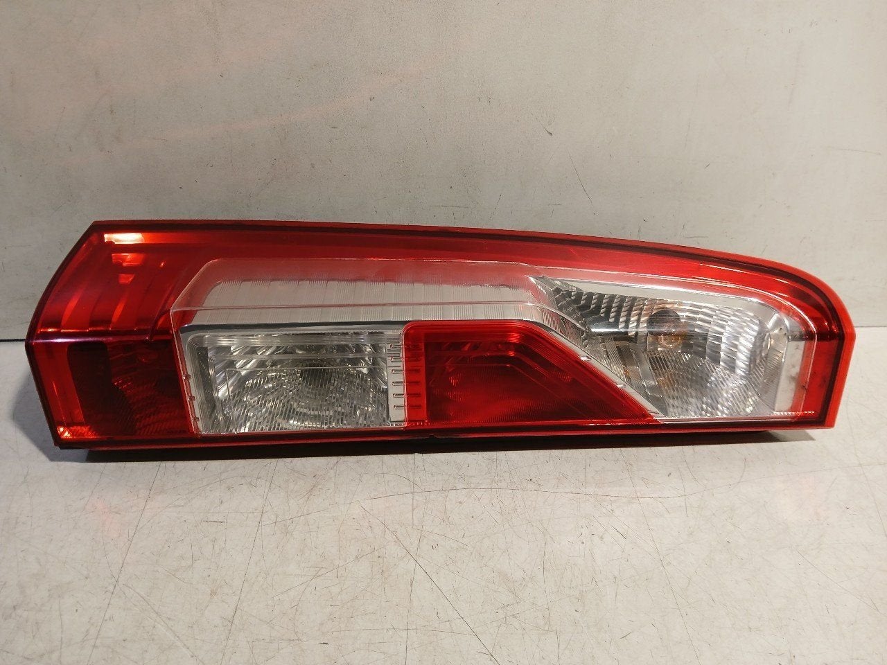 Achterlicht links buiten Renault Master, Onderdelen@venauto.nl, Van der Ven Autorecycling B.V., Gebruikt, Ettenseweg 76, 4706 PB Roosendaal, The Netherlands