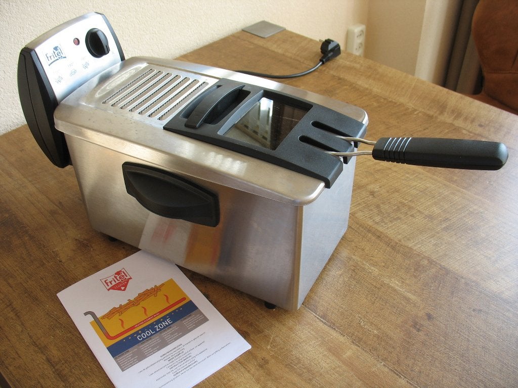 FRIETTUURPAN ELEKTRISCH, 2 tot 3 liter, Ophalen of Verzenden, Zo goed als nieuw, Uitneembare binnenpan
