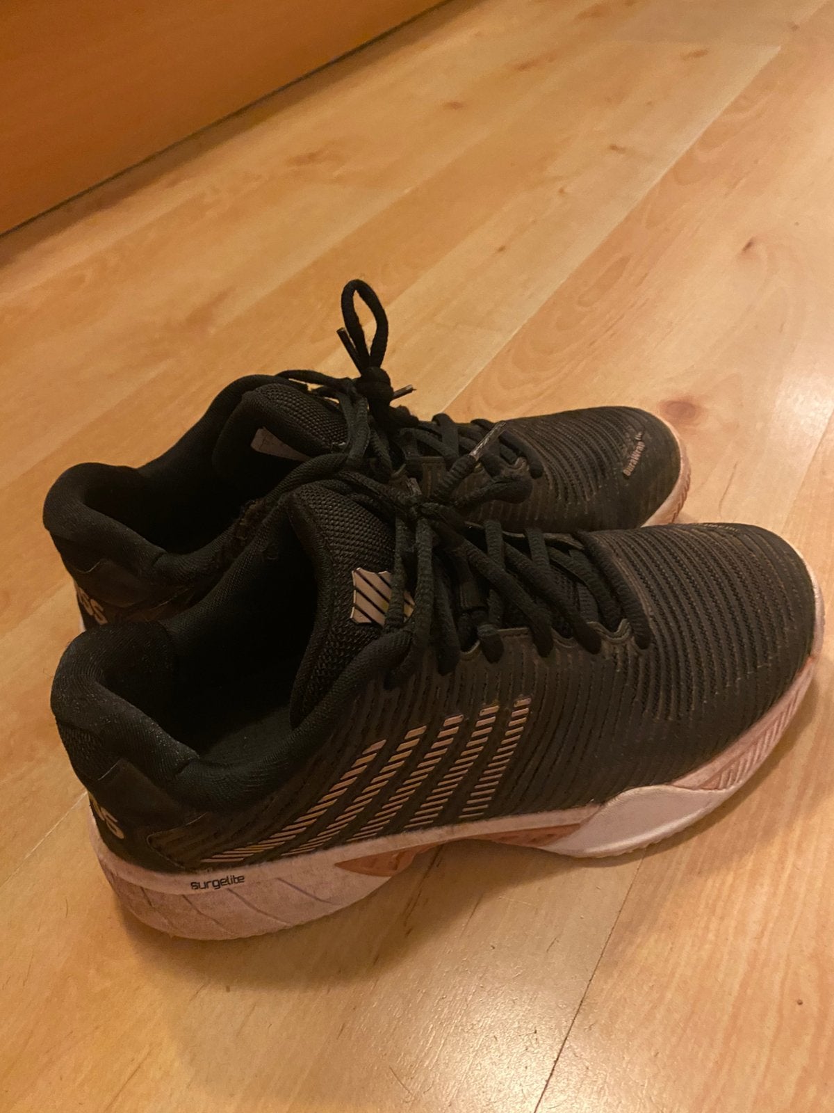 Tennisschoenen K-swiss dames maat 41 (valt als 40), Sport en Fitness, K-Swiss, Schoenen, Zo goed als nieuw, Ophalen