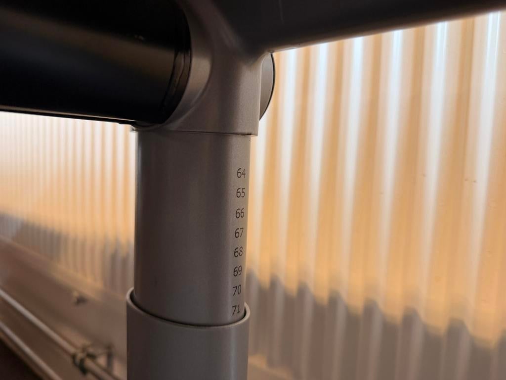 Ahrend Bureau 200x100cm - Handmatig Verstelbaar, Ophalen, Overige typen, Gebruikt, In hoogte verstelbaar