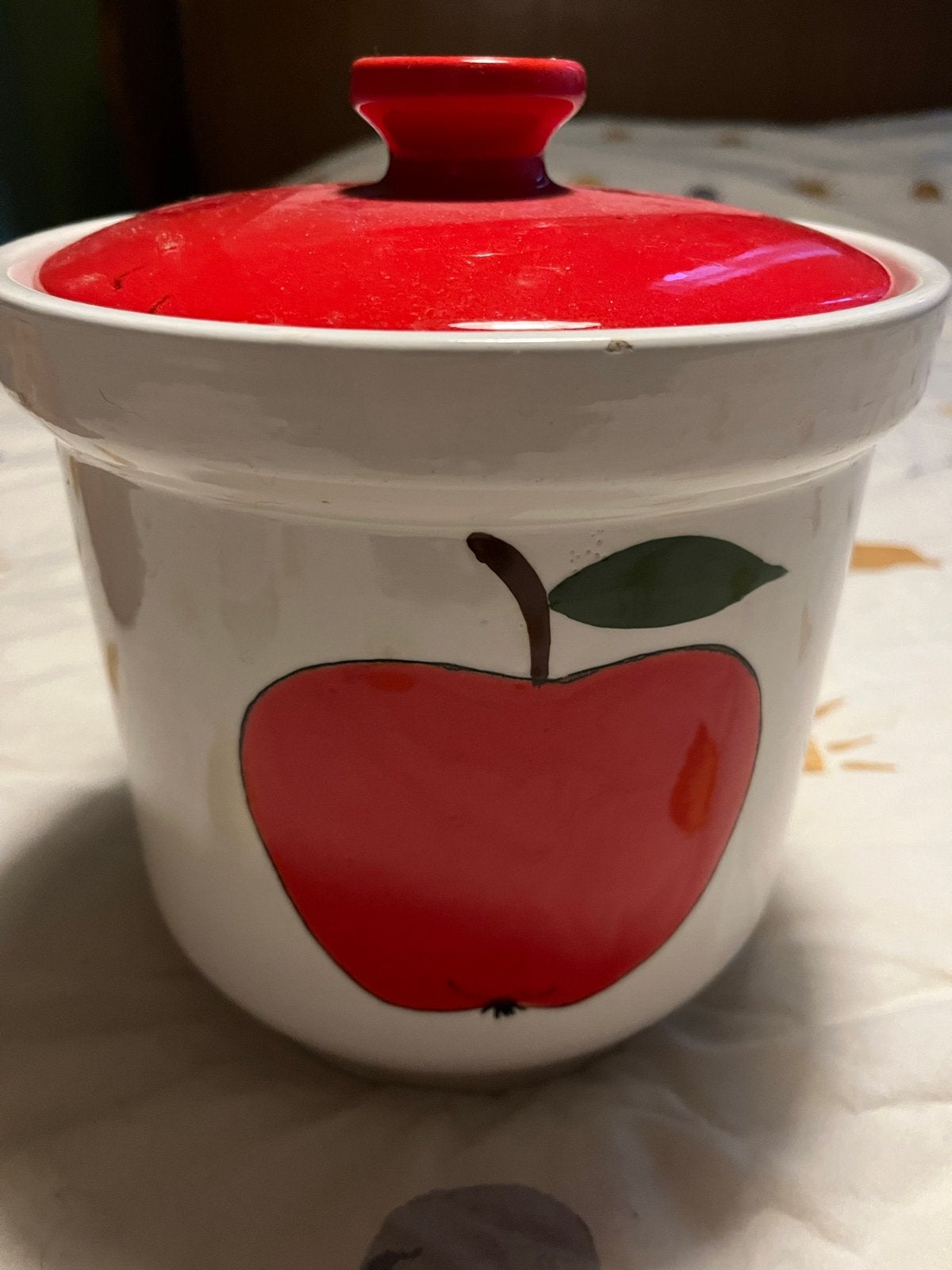 Voorraadpot met appel design en rood deksel, Gebruikt, Ophalen of Verzenden, Voorraadpot, Steen/keramiek