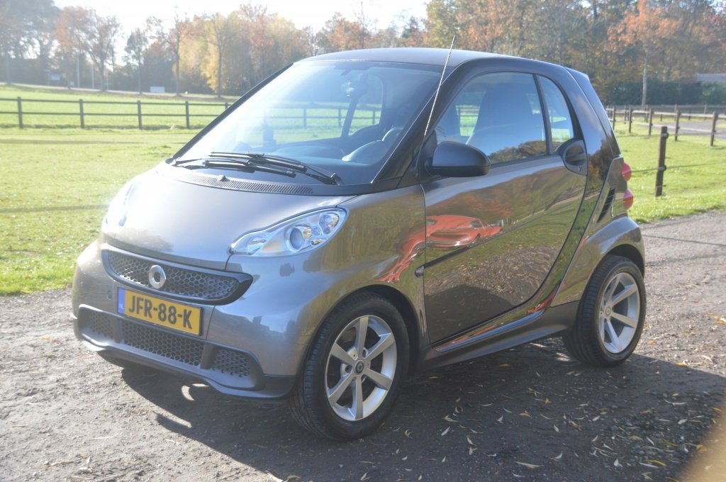 Smart Fortwo Coupé 1.0 mhd Base 2013 Bruin/Zwart Airco, Auto's, Smart, Automaat, Euro 5, Gebruikt, 61 pk