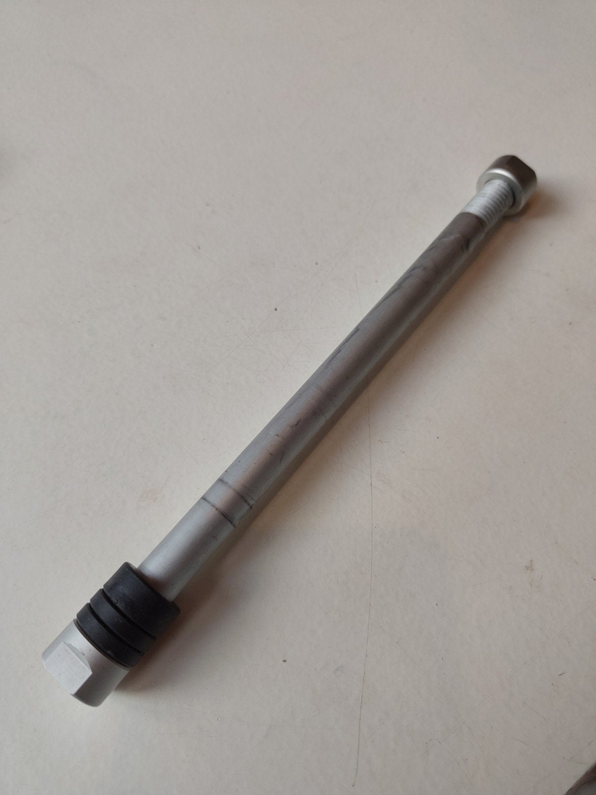 TACX E-thru steekas M12*1.75 voor wheel-on trainers, Elektrische fiets, Gebruikt, Overige typen, Ophalen of Verzenden