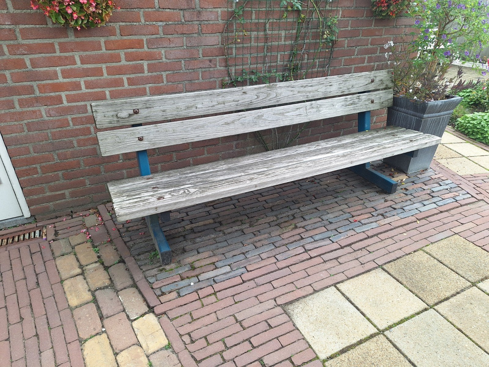 Robuuste houten tuinbank met metalen onderstel/parkbank, Ophalen, Gebruikt, Hout