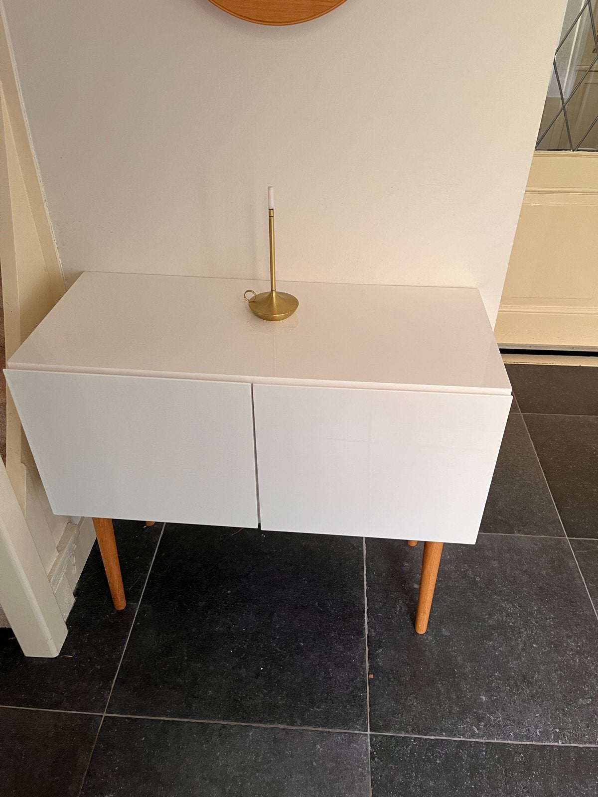 Zuiver Dressoir 'High on Wood' - Wit met Houten Poten, Huis en Inrichting, Kasten | Dressoirs, Ophalen, 50 tot 100 cm, Zo goed als nieuw