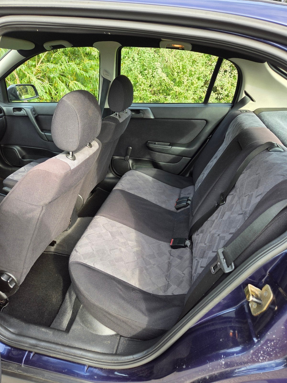 Foto 11 van Opel Astra 1.6 I 16V Airco,cruise,nieuwe apk