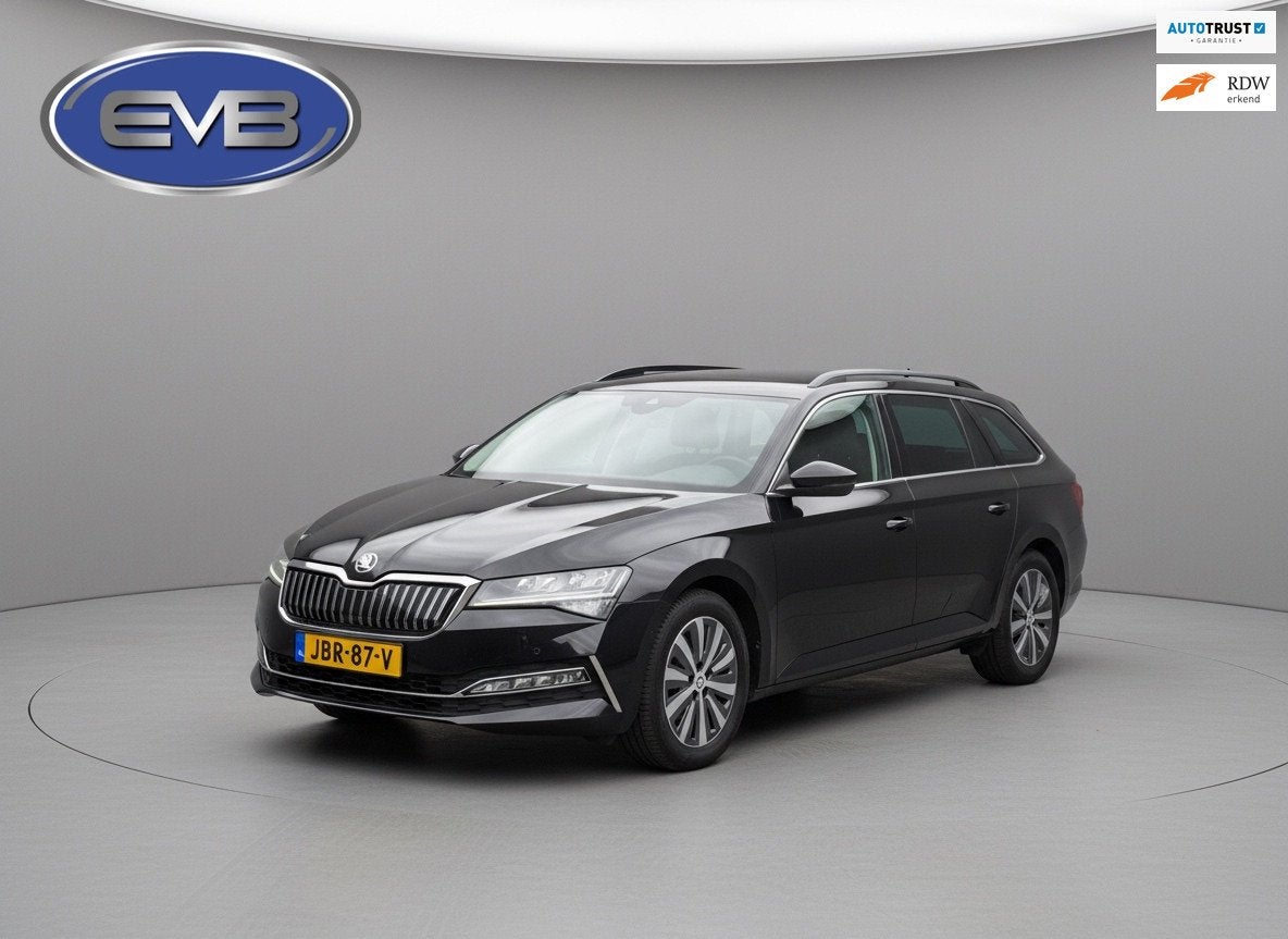 Skoda Superb Combi 1.4 TSI iV AUTOMAAT Business Edition Spor, Auto's, Skoda, Gebruikt, Euro 6, Zwart, Hybride Elektrisch/Benzine